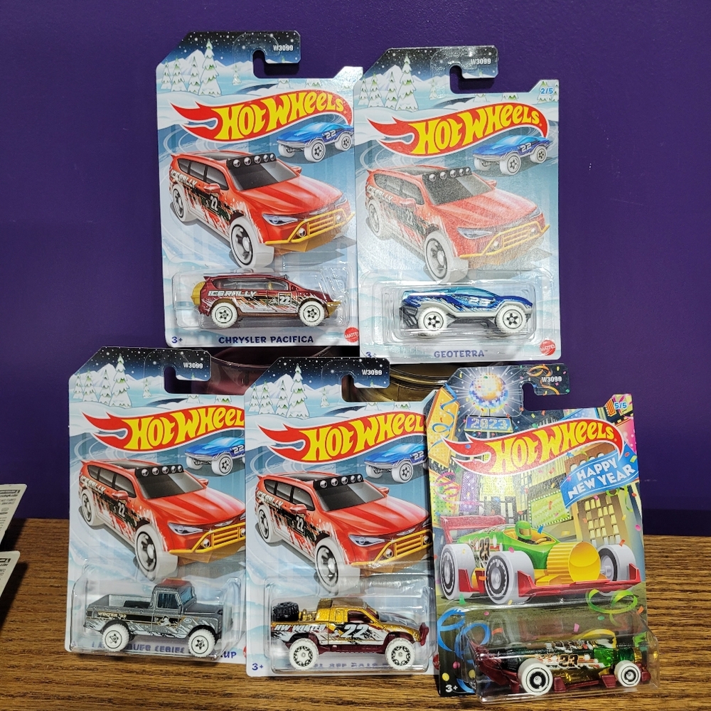 Hot Wheels 2022 Holiday Christmas 2023 new years full series 1-5 Retired Set 5